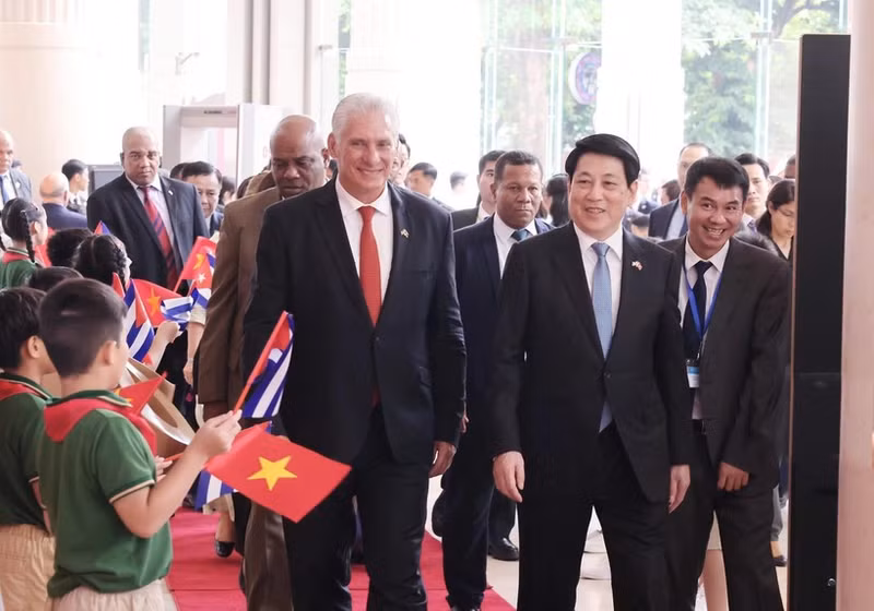 Miguel Díaz-Canel Bermúdez at the ceremony in Ha Noi on September 1. (Photo: VNA)