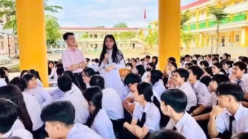 A communication session on “Smoke-free schools” for lower and upper secondary school students.
