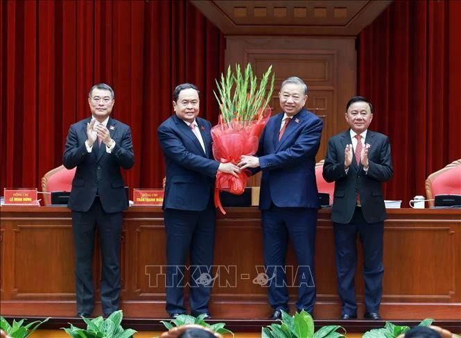 The 14th Party Central Committee unanimously elects To Lam, General Secretary of the 13th Party Central Committee, to continue serving as the Party chief for the 14th tenure. Photo: VNA)