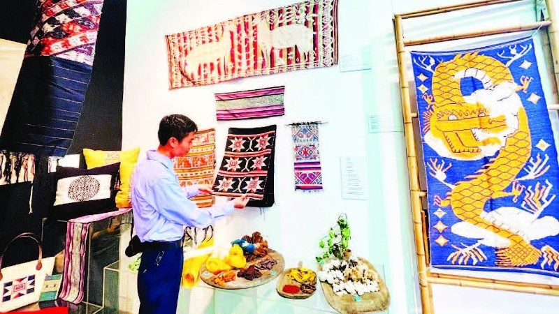 Brocade products crafted with the Tam Huc Man weaving technique of the Thai ethnic community in Hoa Tien Village, Nghe An — once on the verge of disappearing — are now being widely promoted thanks to support from the British Council.
