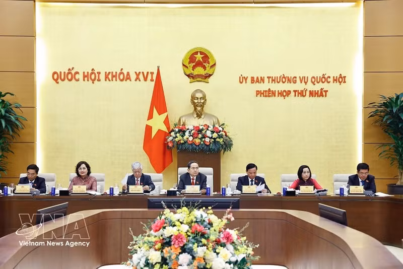 NA Chairman Tran Thanh Man chairs the 16th NA Standing Committee's first session on April 6. (Photo: VNA)