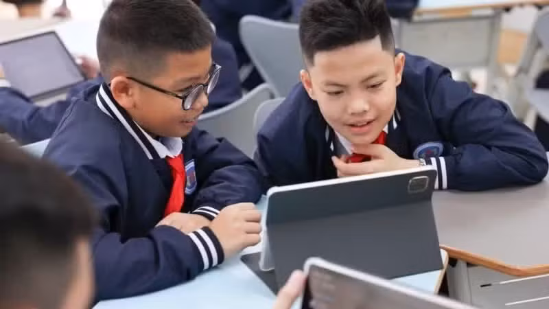 AI is genuinely transforming the way students learn and the role of teachers. (Photo: DAI THANG)