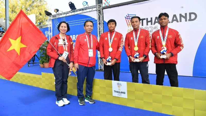 Deputy Minister of Culture, Sports and Tourism Hoang Dao Cuong, together with Head of Viet Nam’s Para sports delegation Le Thi Hoang Yen, were in the stands to cheer on the swimmers on the opening day.
