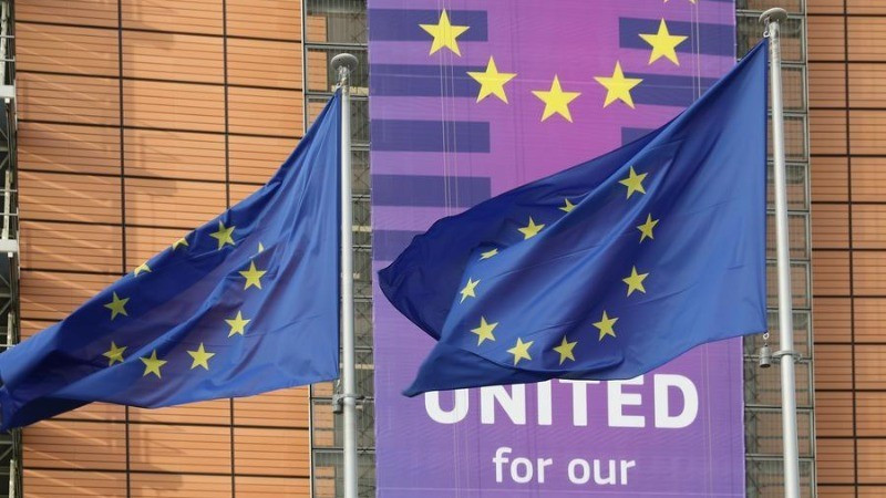 The flag of the European Union flies outside the Berlaymont building, headquarters of the European Commission, in Brussels, Belgium. (Photo: Xinhua)