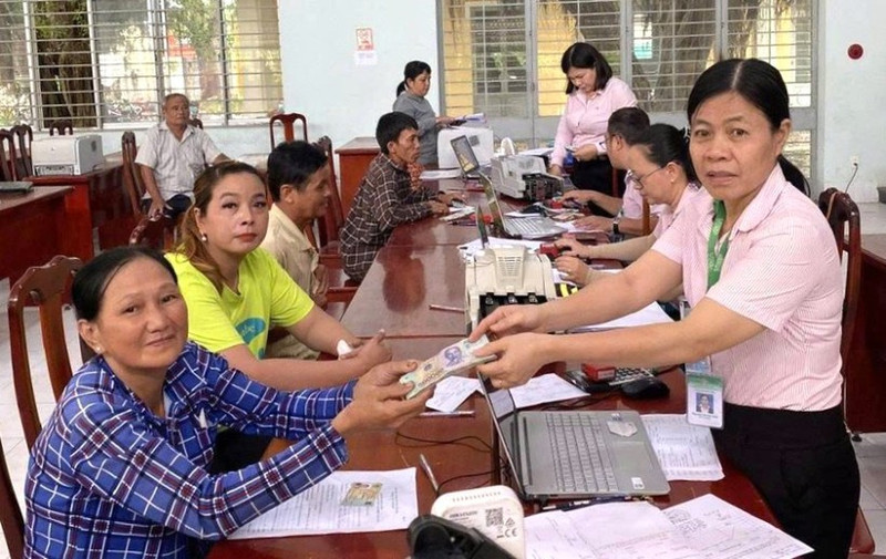 The Viet Nam Bank for Social Policies (VBSP) in Tay Ninh disburses policy credit loans to local residents for production development. (Photo: VBSP)