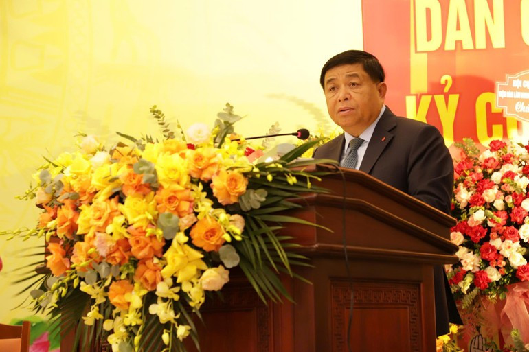 Deputy Prime Minister Nguyen Chi Dung addresses the Congress. (Photo: nhandan.vn)