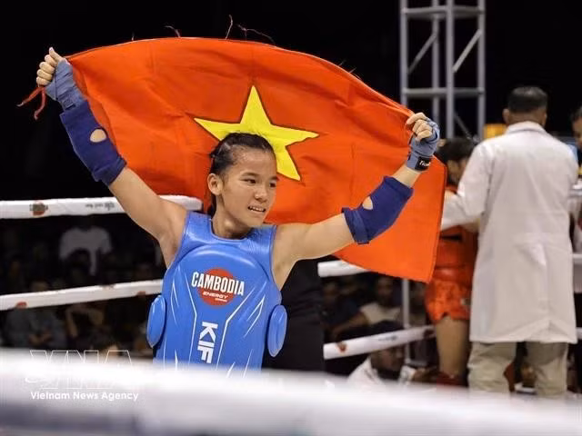 Phan Thi Hong Lien wins the last gold for of Viet Nam to help the team place No 1 in the sixth World Kun Khmer Championships' tally. (Photo: VNA)