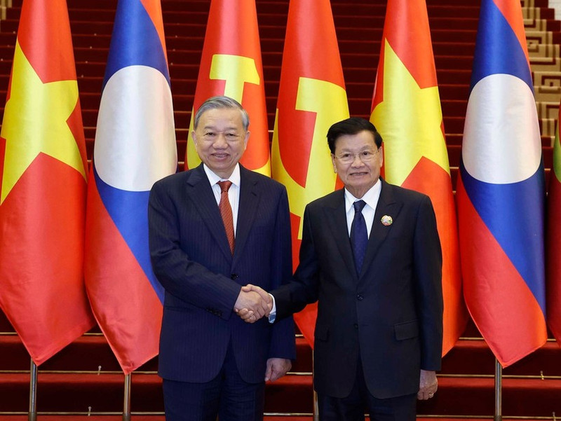 General Secretary of the Communist Party of Viet Nam Central Committee To Lam (left) and General Secretary of the Lao People's Revolutionary Party Central Committee and President of Laos Thongloun Sisoulith. (Photo: VNA)