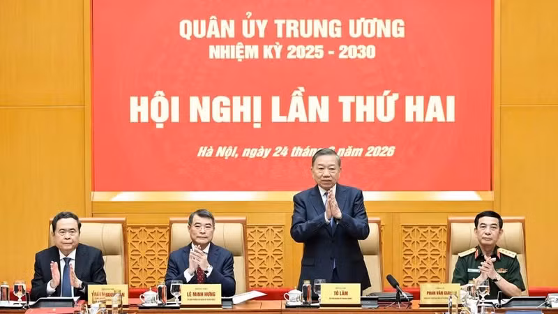 Party General Secretary and State President To Lam, Secretary of the Central Military Commission, and leaders of the Party and State chair the second meeting of the Central Military Commission for the 2025-2030 term. (Photo: nhandan.vn)