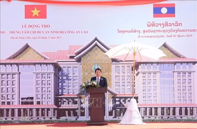 Vietnamese Minister of Public Security General Luong Tam Quang speaks at the ground-breaking ceremony for the security command centre of the Lao Ministry of Public Security in Vientiane on December 2. (Photo: released by VNA)