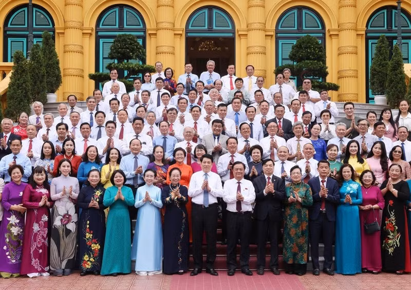 State President Luong Cuong and delegates (Photo: VNA)