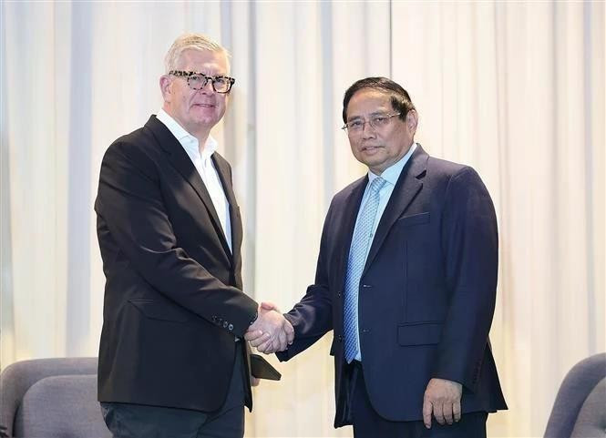 Vietnamese Prime Minister Pham Minh Chinh (R) meets with Borje Ekholm, President and CEO of Ericsson on June 13, 2025. (Photo: VNA)