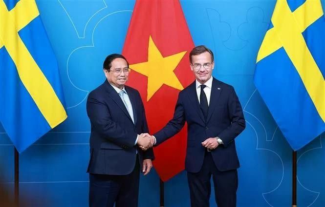 Vietnamese Prime Minister Pham Minh Chinh (L) and his Swedish counterpart Ulf Kristersson. (Photo: VNA)