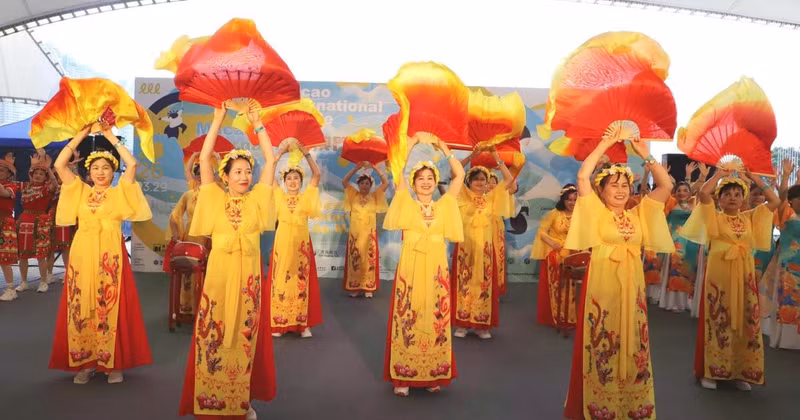 A performance by the Vietnamese delegation at the 2026 Macau International Parade (Photo: VNA)