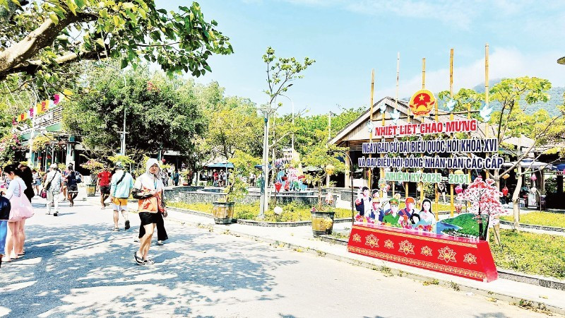 The festive atmosphere of the national election day is vibrant on Tan Hiep Island Commune, Da Nang City.