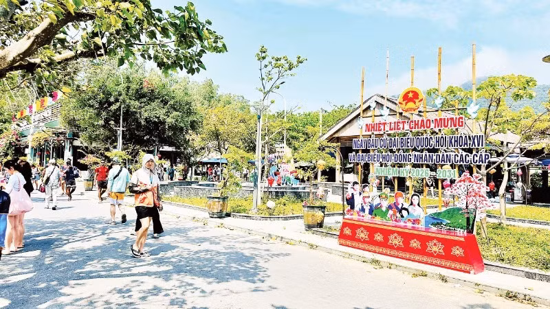 The festive atmosphere of the national election day is vibrant on Tan Hiep Island Commune, Da Nang City.