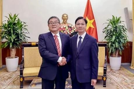 Viet Nam, China intensify experience sharing in diplomatic affairs