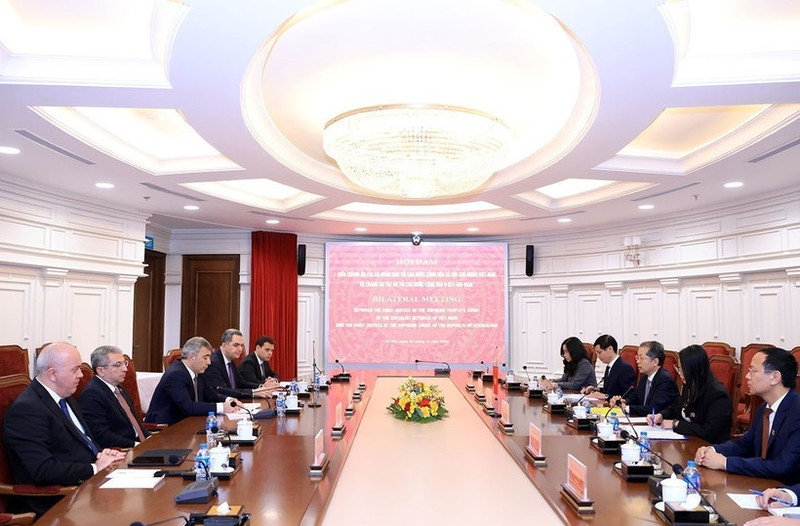 The talks between Chief Justice of the Supreme People’s Court of Viet Nam Nguyen Van Quang and Chief Justice of the Supreme Court of Azerbaijan Inam Imdad Karimov in Ha Noi on December 2 (Photo: VNA)