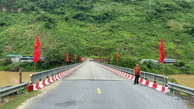 Pa Tan Bridge in the new Pa Tan Commune connects traffic between the former communes of Pa Tan, Nam Ban and Trung Chai. (Photo: nhandan.vn)