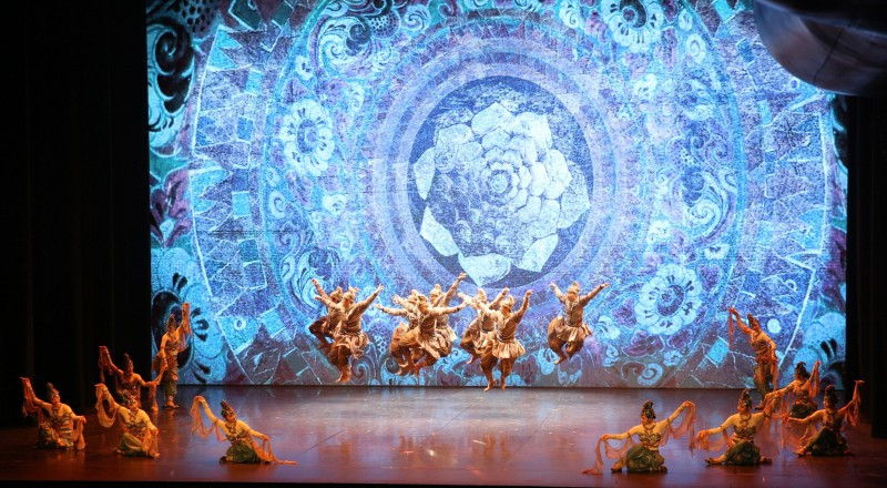 A performance of Chinese artists in the programme. (Photo: cand.com.vn)