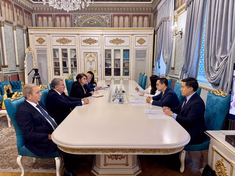 At the working session between the Viet Nam Academy of Social Sciences (VASS) delegation and representatives of the Azerbaijan National Academy of Sciences (ANAS) (Photo: VNA)