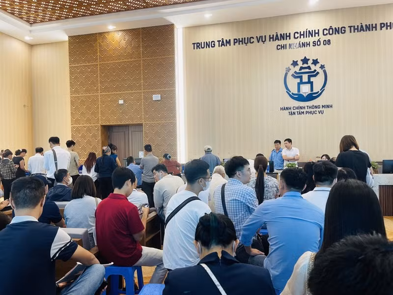 At Dong Anh communal public administration service centre (Photo: VNA)