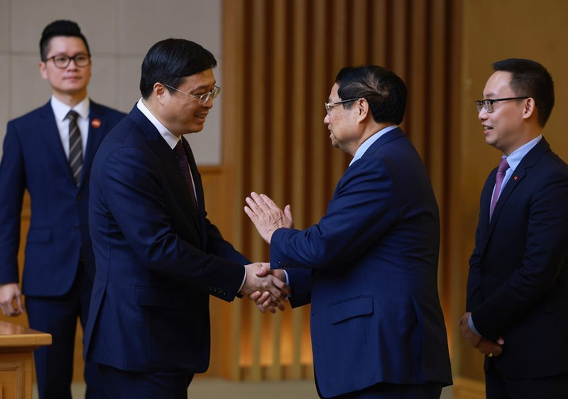 Prime Minister Pham Minh Chinh (second, right) receives Wei Tao, member of the Communist Party of China Central Committee, Deputy Secretary of the Party Committee and Chairman of the Guangxi Zhuang Autonomous Region, on November 27. (Photo: VNA)