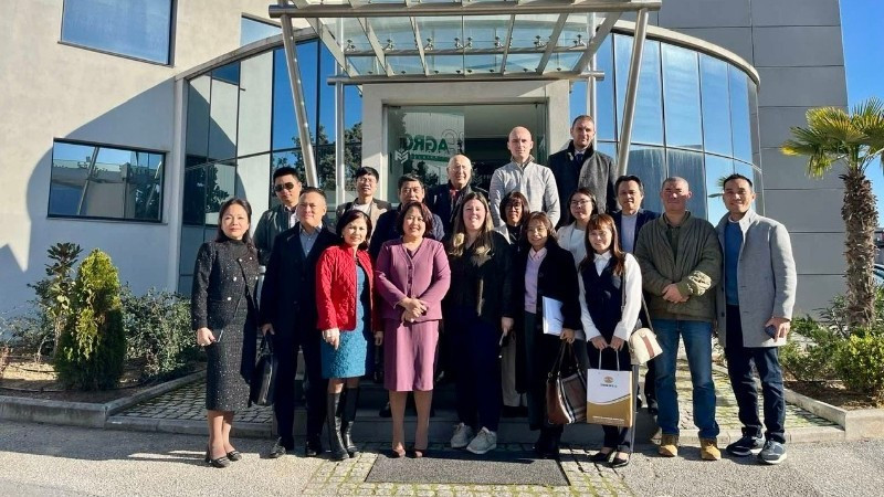 Ambassador Pham Thi Thu Huong, embassy officials and representatives of Greek businesses took part in the networking activities. (Photo: The Embassy of Viet Nam in Greece)