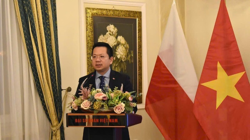 Ambassador Ha Hoang Hai speaks at the seminar. (Photo: Embassy of Viet Nam in Poland)