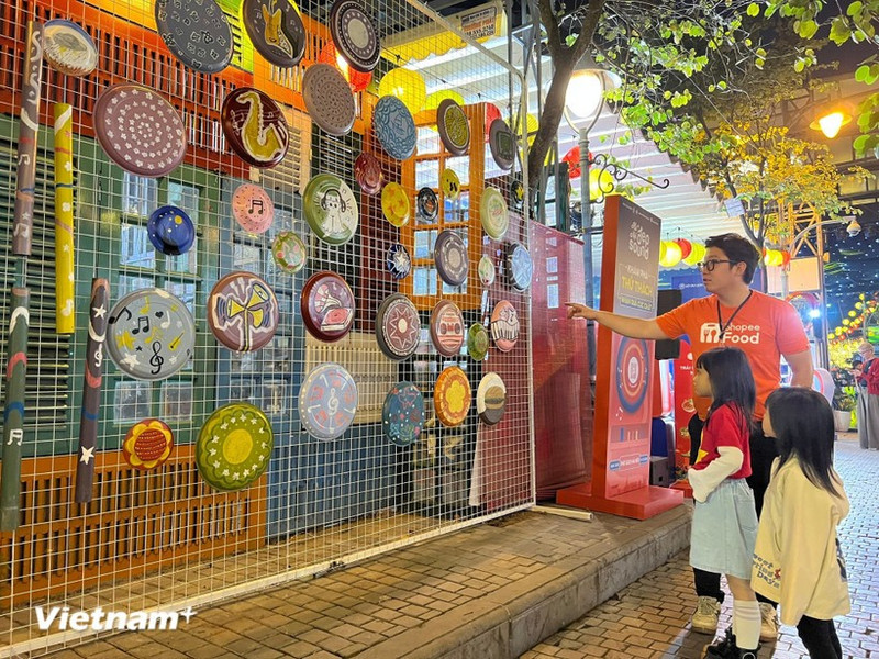 Numerous experiential spaces for young people and children at the programme Ha Noi Dep Sound on the Ha Noi Book Street (Photo: VietnamPlus)