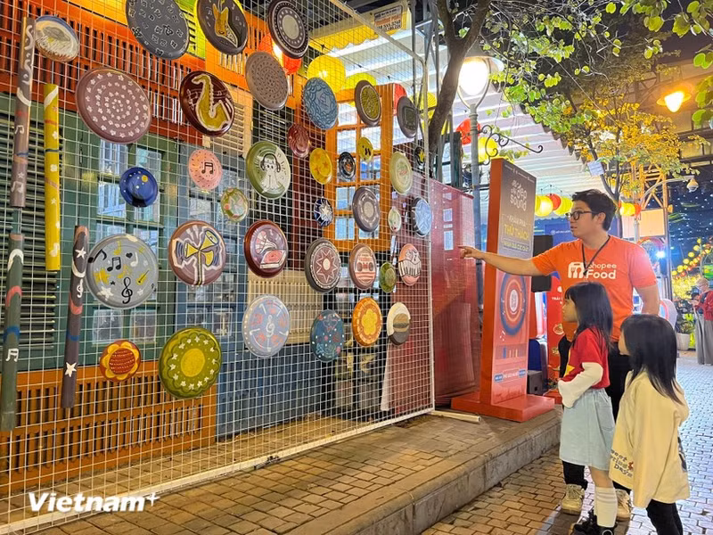 Numerous experiential spaces for young people and children at the programme Ha Noi Dep Sound on the Ha Noi Book Street (Photo: VietnamPlus)