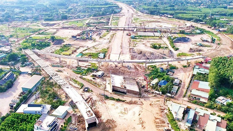 The Bien Hoa–Vung Tau Expressway project is being accelerated to be substantially completed by the end of 2025. (Photo: nhandan.vn)