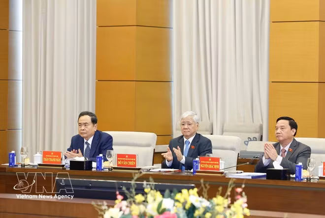 National Assembly Chairman Tran Thanh Man (left) and delegates attend the conference. (Photo: VNA)