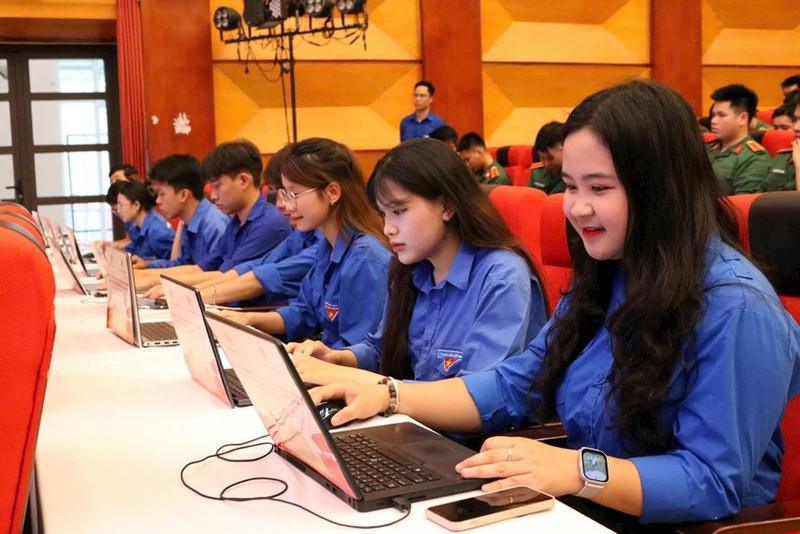 Young members compete in the contest following the launch ceremony. (Photo: nhandan.vn)