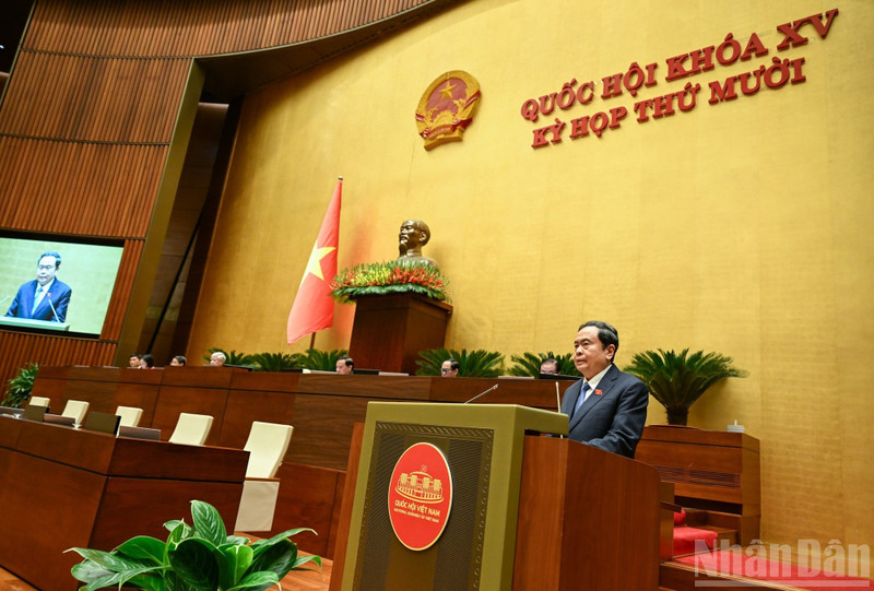 NA Chairman Tran Thanh Man delivers the closing remarks at the 10th session of the 15th NA. (Photo: DUY LINH)