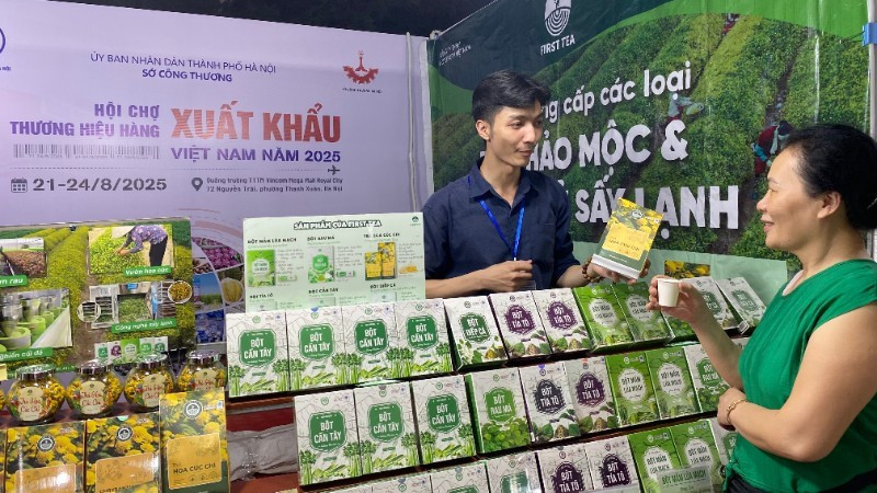 Many key export items were showcased at the Viet Nam Export Brand Fair 2025. (Photo: nhandan.vn)