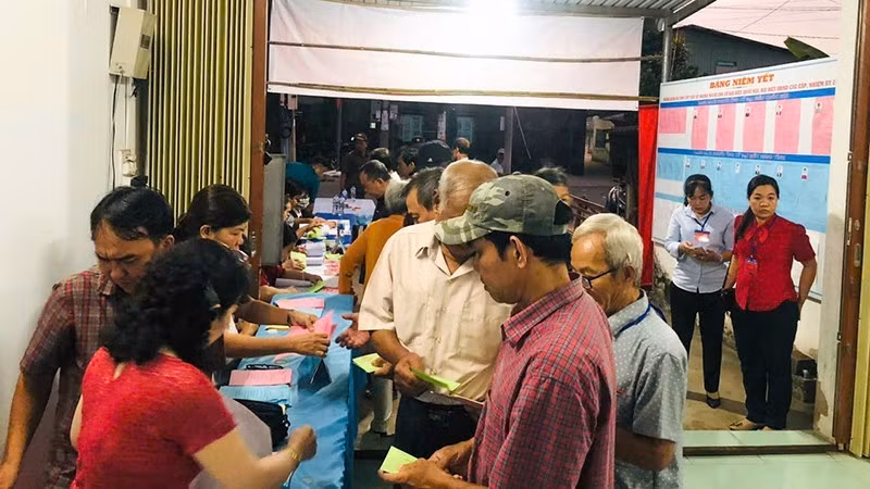 Voters in Cai Von Ward, Vinh Long Province, cast their ballots very early.