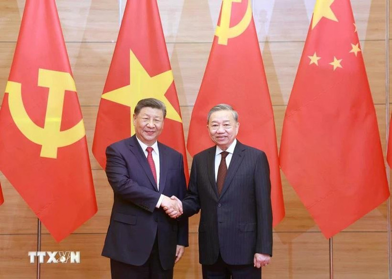 General Secretary of the Communist Party of Viet Nam To Lam (R) and General Secretary of the Communist Party of China and President of China Xi Jinping (Photo: VNA)