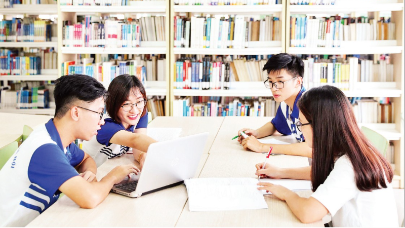 Students at Viet Nam National University, Ha Noi, look up materials at the university’s information and library centre. (Photo: DUONG TAM)