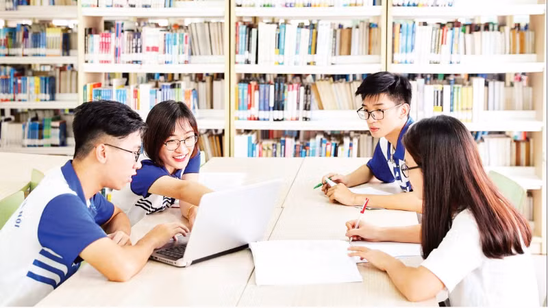Students at Viet Nam National University, Ha Noi, look up materials at the university’s information and library centre. (Photo: DUONG TAM)