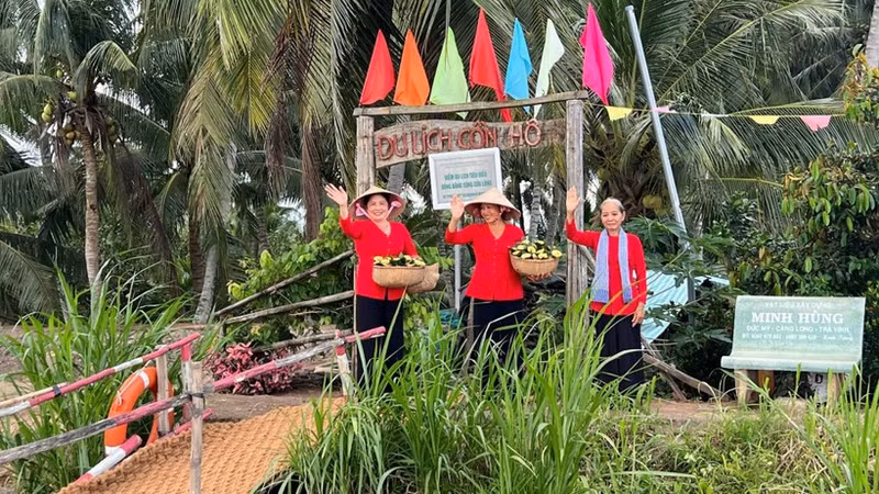 Local residents on Con Ho develop community-based tourism thanks to its unspoilt natural environment.