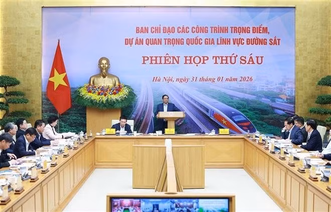 Prime Minister Pham Minh Chinh chairs the sixth meeting of the Steering Committee for national key railway projects. (Photo: VNA)