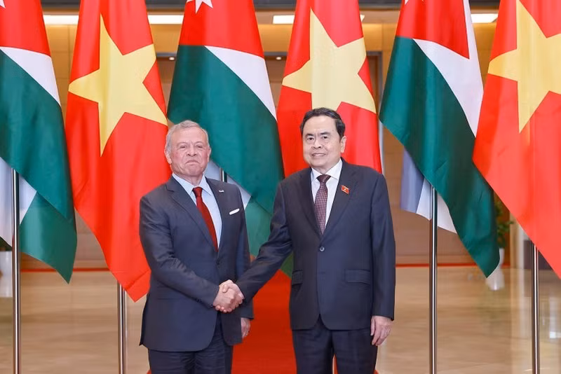 National Assembly (NA) Chairman Tran Thanh Man (right) and King of the Hashemite Kingdom of Jordan Abdullah II Ibn Al Hussein (Photo: VNA)