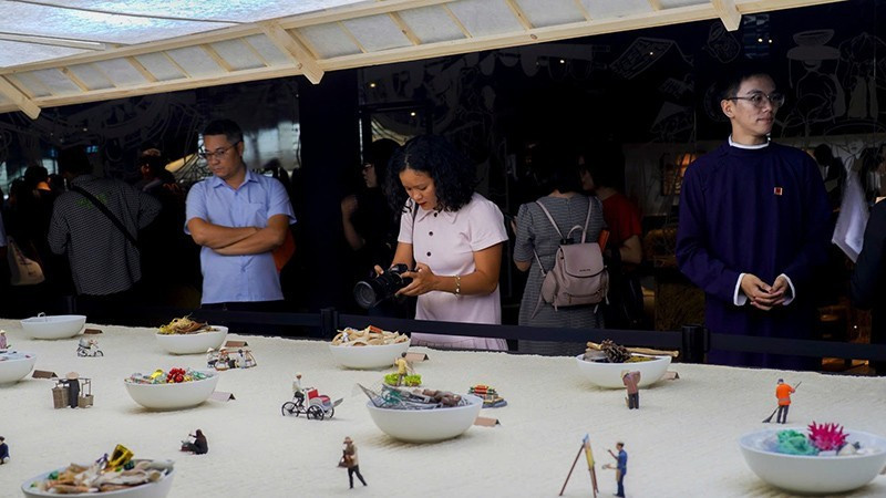 Visitors tour the Pho Museum on its opening day. (Photo: PHAM NGUYEN)
