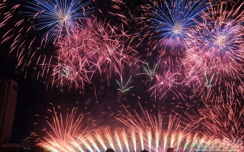 The fireworks display by the Portuguese team at the final night of the Da Nang International Fireworks Festival (DIFF) 2026 on July 11, 2026. The Portuguese team claims the championship title. (Photo: nhandan.vn)