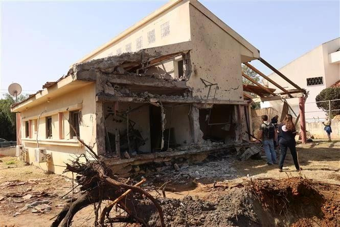 A house destroyed by a missile strike in Haniel, Israel. (Photo: Xinhua/VNA)