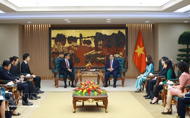 The meeting between Prime Minister Pham Minh Chinh and Japanese Ambassador to Viet Nam Ito Naoki in Ha Noi on March 17 (Photo: VNA)