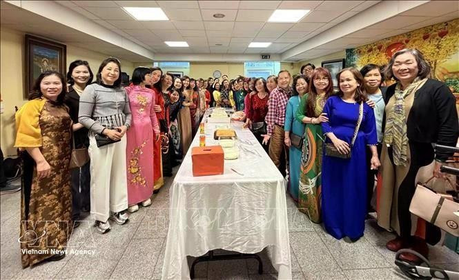 Members of the Vietnamese Women's Association in Belgium at the gathering (Photo: VNA)