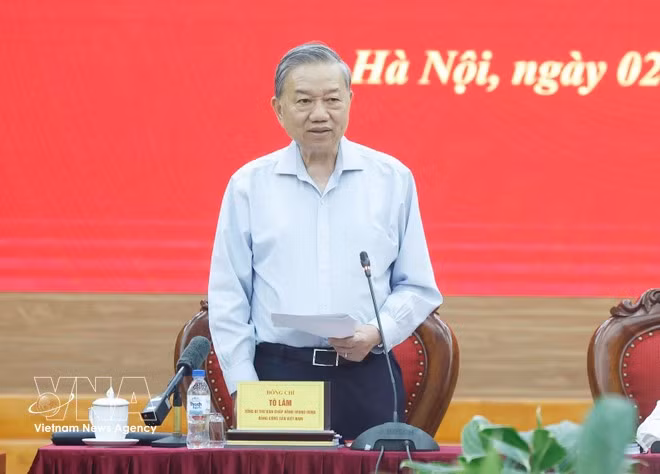 Party General Secretary To Lam speaks at the working session (Photo: VNA)