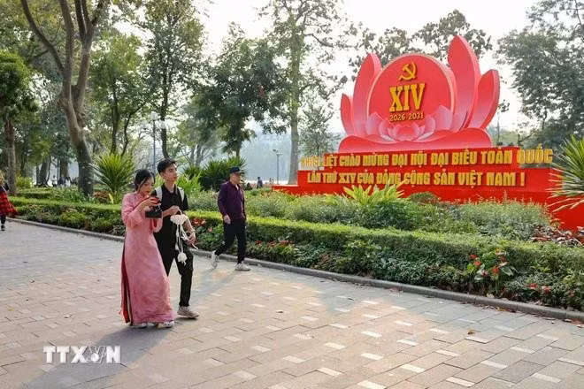 A sign in Ha Noi's downtown area welcomes the 14th National Party Congress. (Photo: VNA)